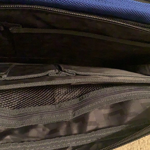 Brand New Nine West Blue Travel Bag Never Used With Original Tags! Vintage 15 yo - Picture 4 of 16